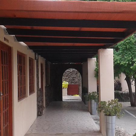 Larissa Hotel Maun Exterior photo