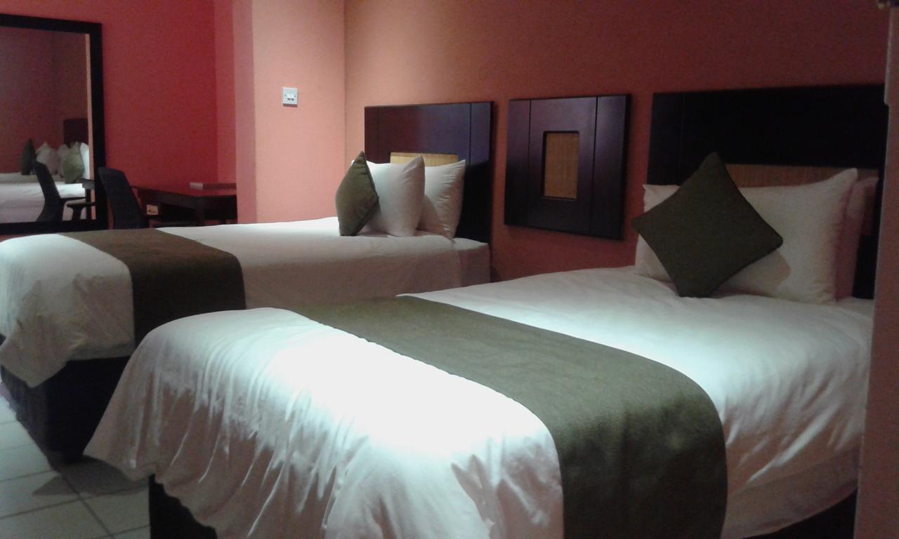 Larissa Hotel Maun Exterior photo