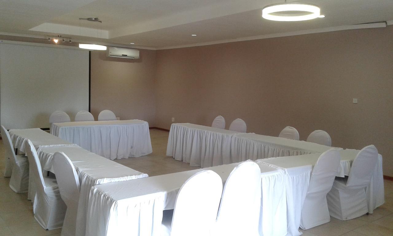 Larissa Hotel Maun Exterior photo